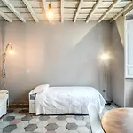 Stylish And Spacious Apartment Next To The Colosseum