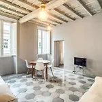 Stylish And Spacious Apartment Next To The Colosseum